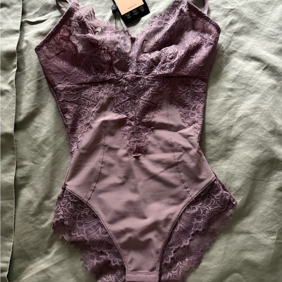 Pinsy Other - Pinsy Lace Shapewear Bodysuit in Mauve